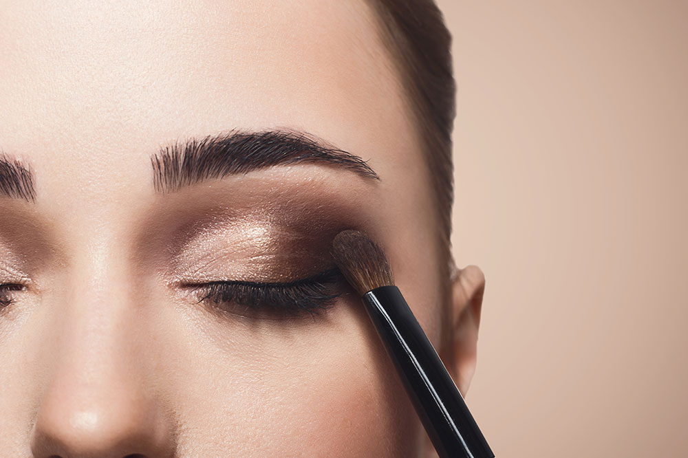 7 Essentials to Carry for Sudden Eye Makeup Needs